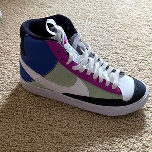 L Nike Blazer Mid '77 SE